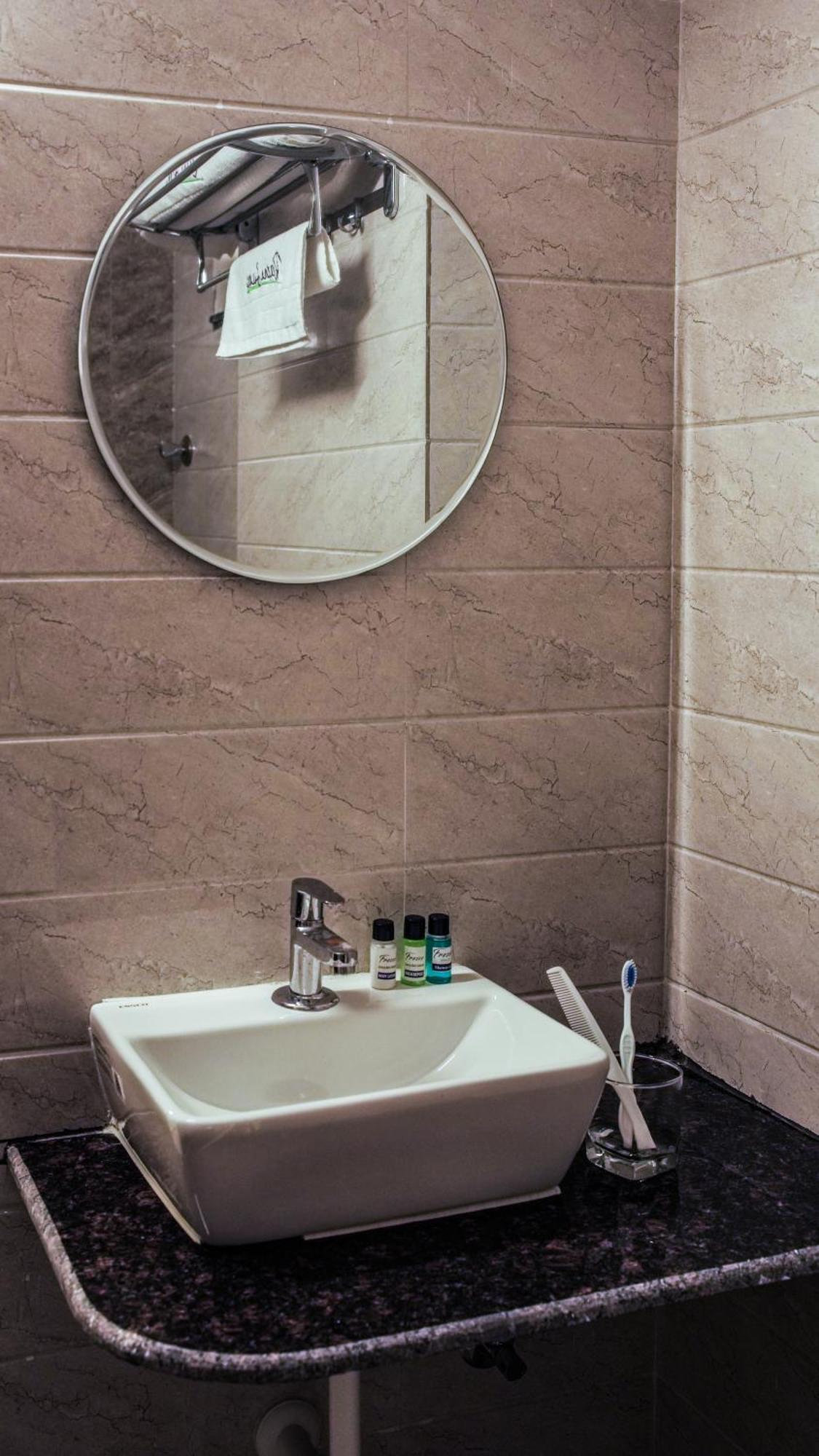 Radhe Suites Haïdarabad Extérieur photo